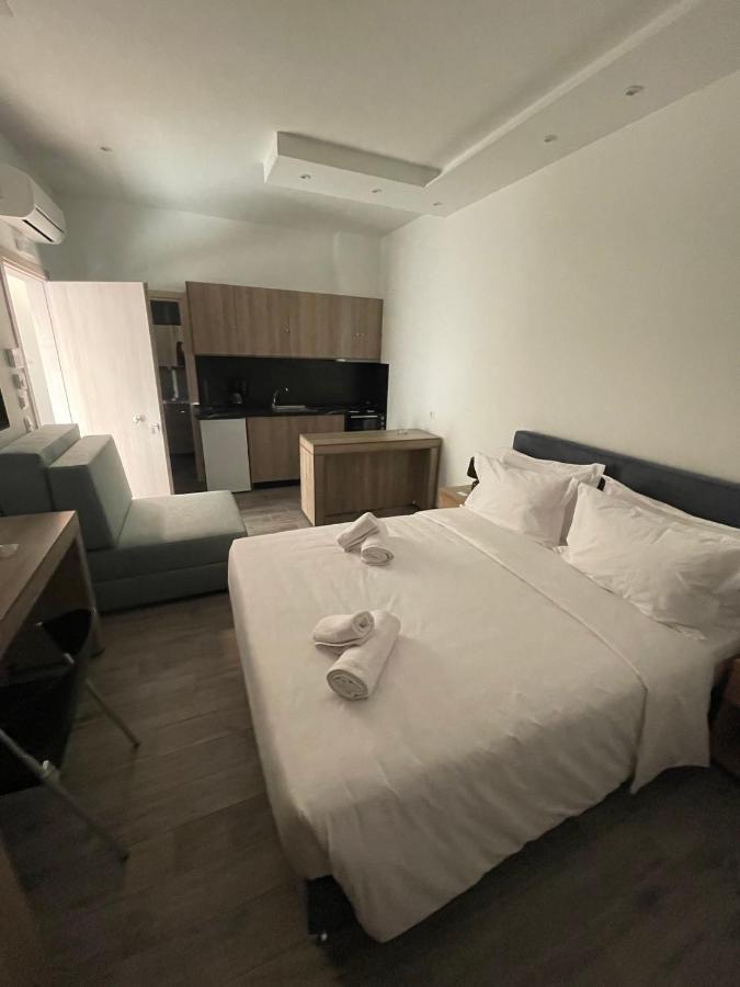 Eantos Studios And Suites Peraía 外观 照片