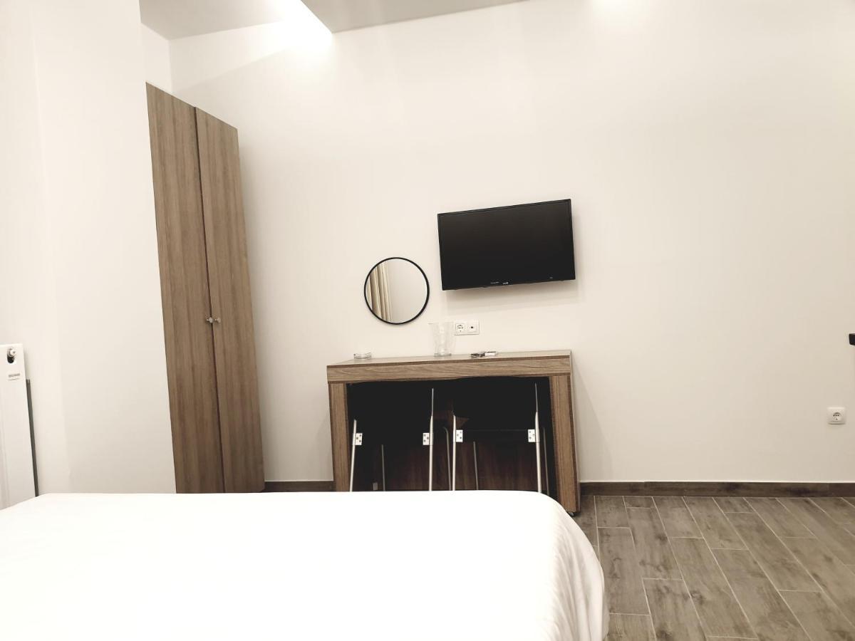 Eantos Studios And Suites Peraía 外观 照片