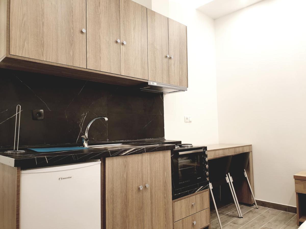 Eantos Studios And Suites Peraía 外观 照片