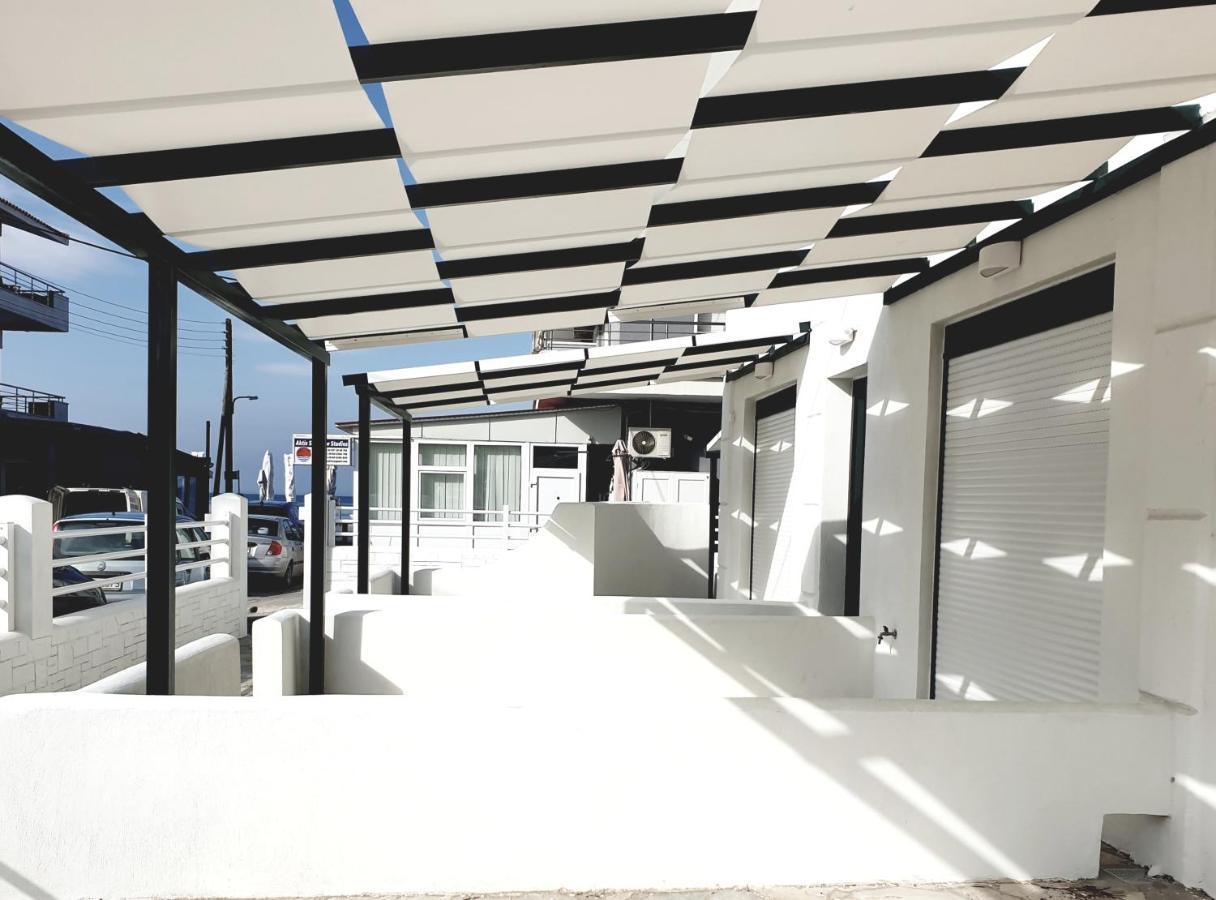 Eantos Studios And Suites Peraía 外观 照片