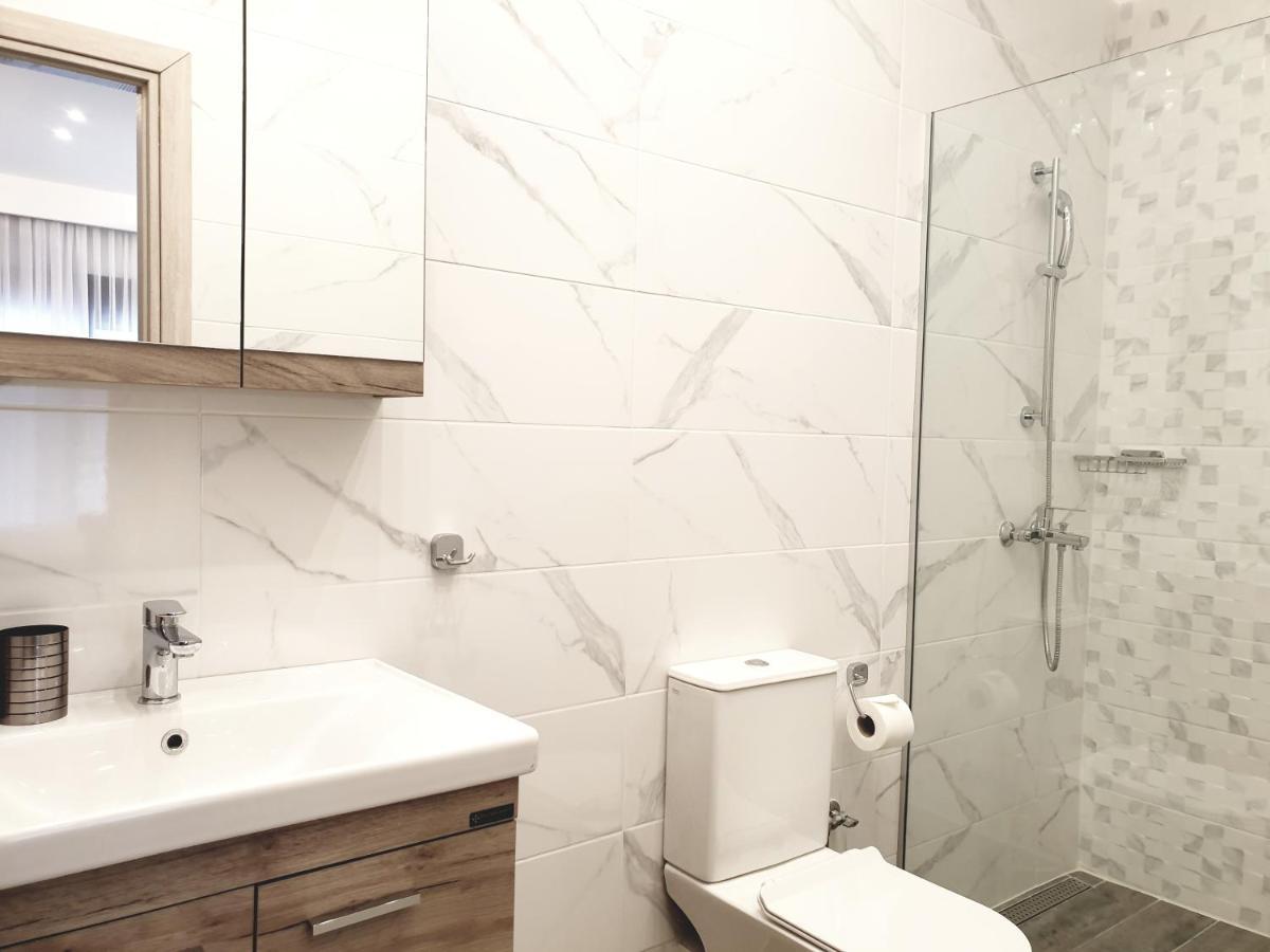 Eantos Studios And Suites Peraía 外观 照片