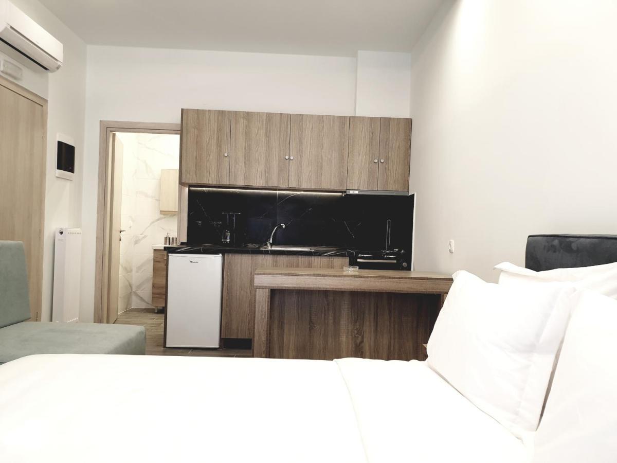 Eantos Studios And Suites Peraía 外观 照片