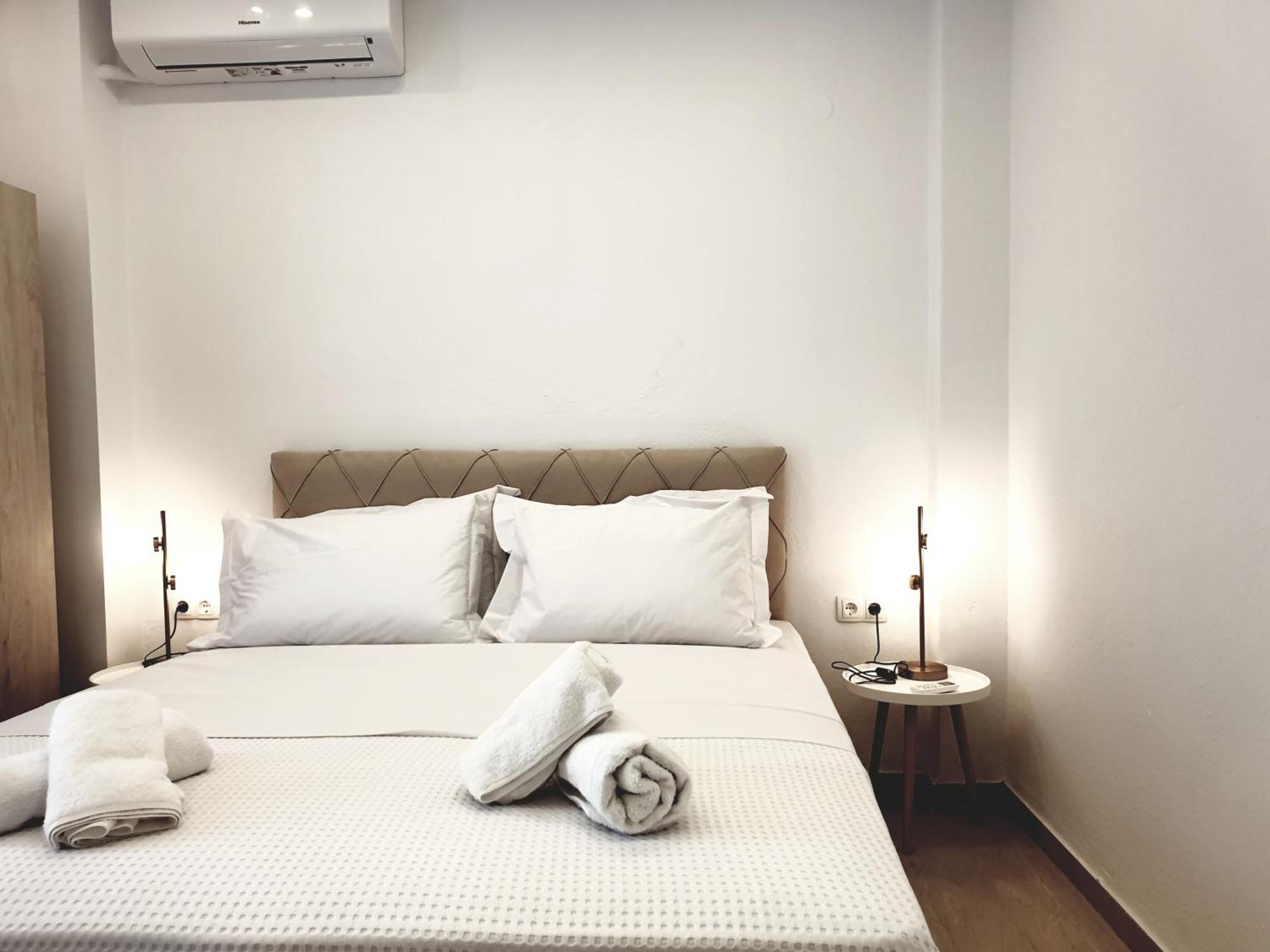 Eantos Studios And Suites Peraía 外观 照片