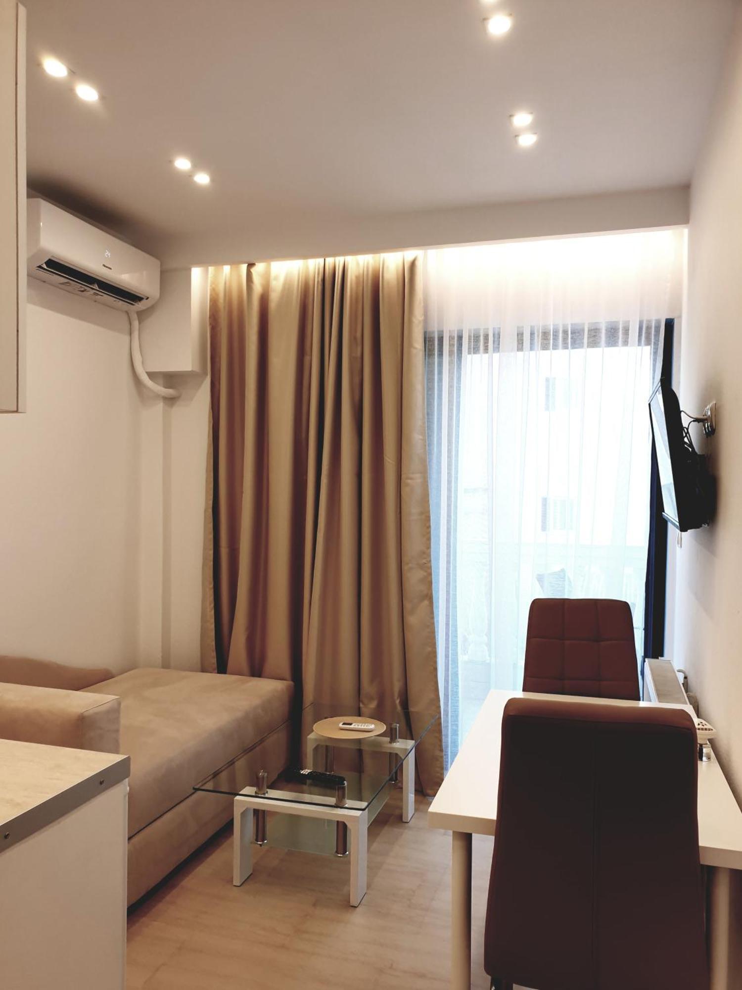 Eantos Studios And Suites Peraía 外观 照片