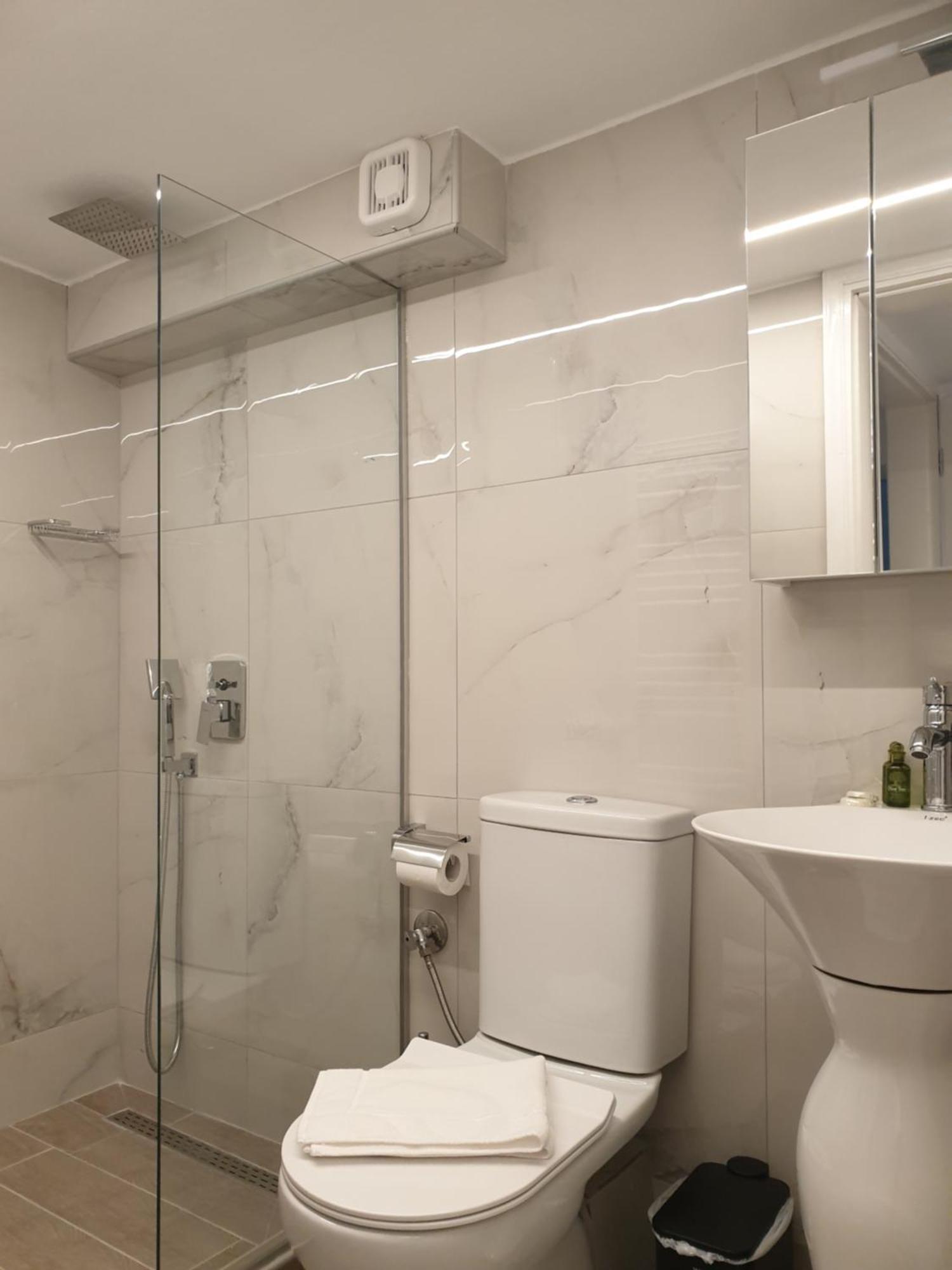 Eantos Studios And Suites Peraía 外观 照片