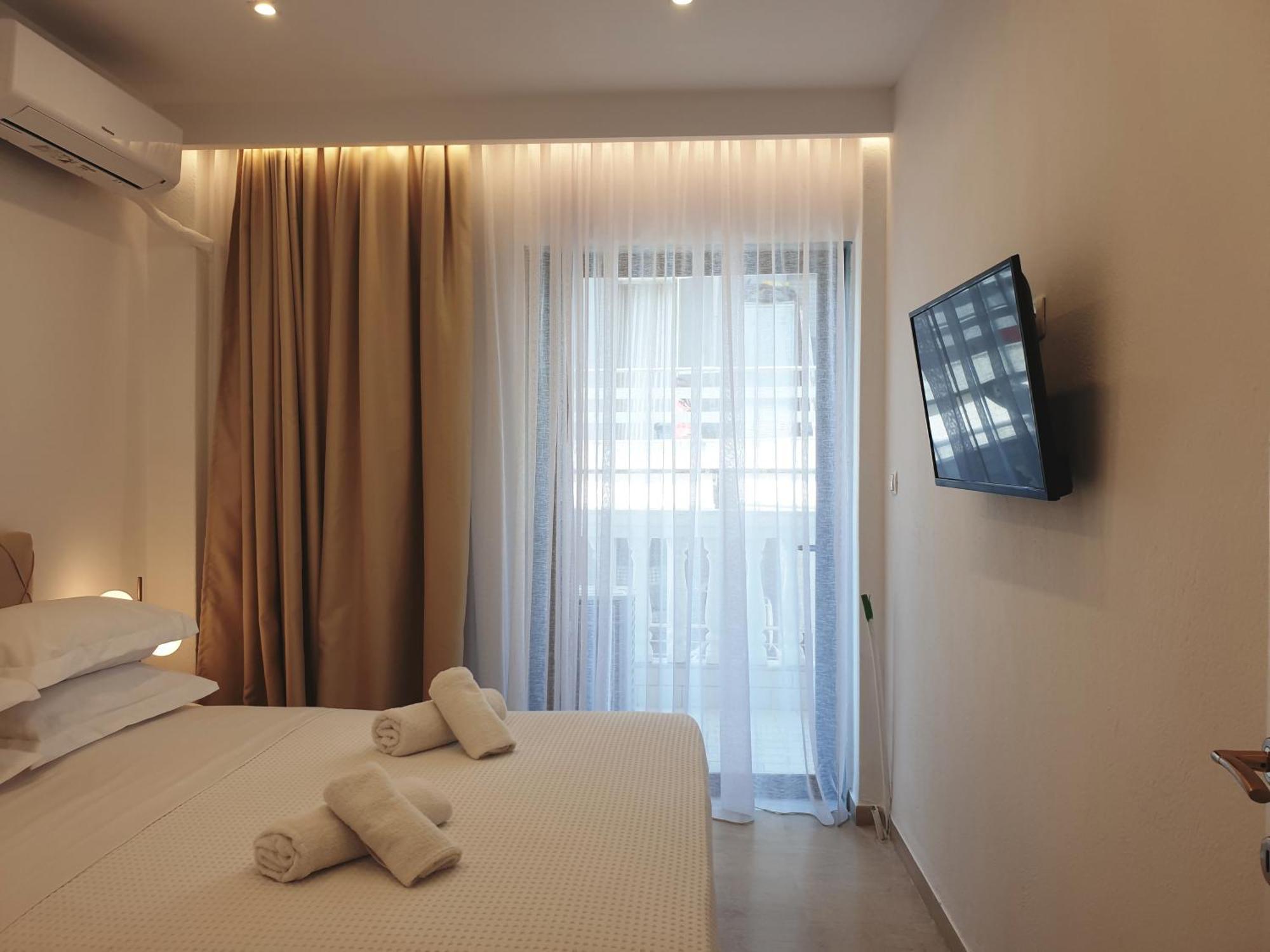 Eantos Studios And Suites Peraía 外观 照片