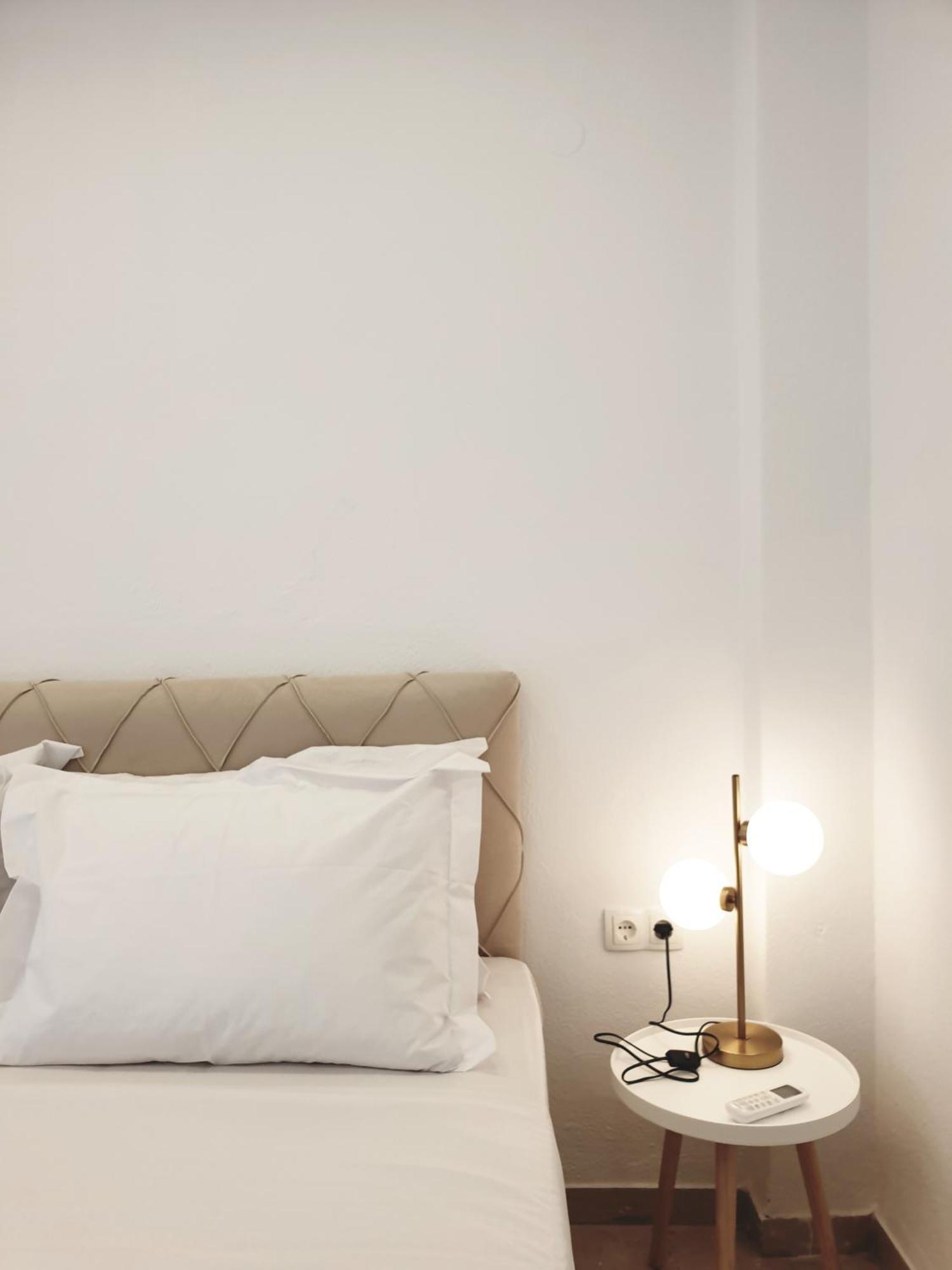 Eantos Studios And Suites Peraía 外观 照片