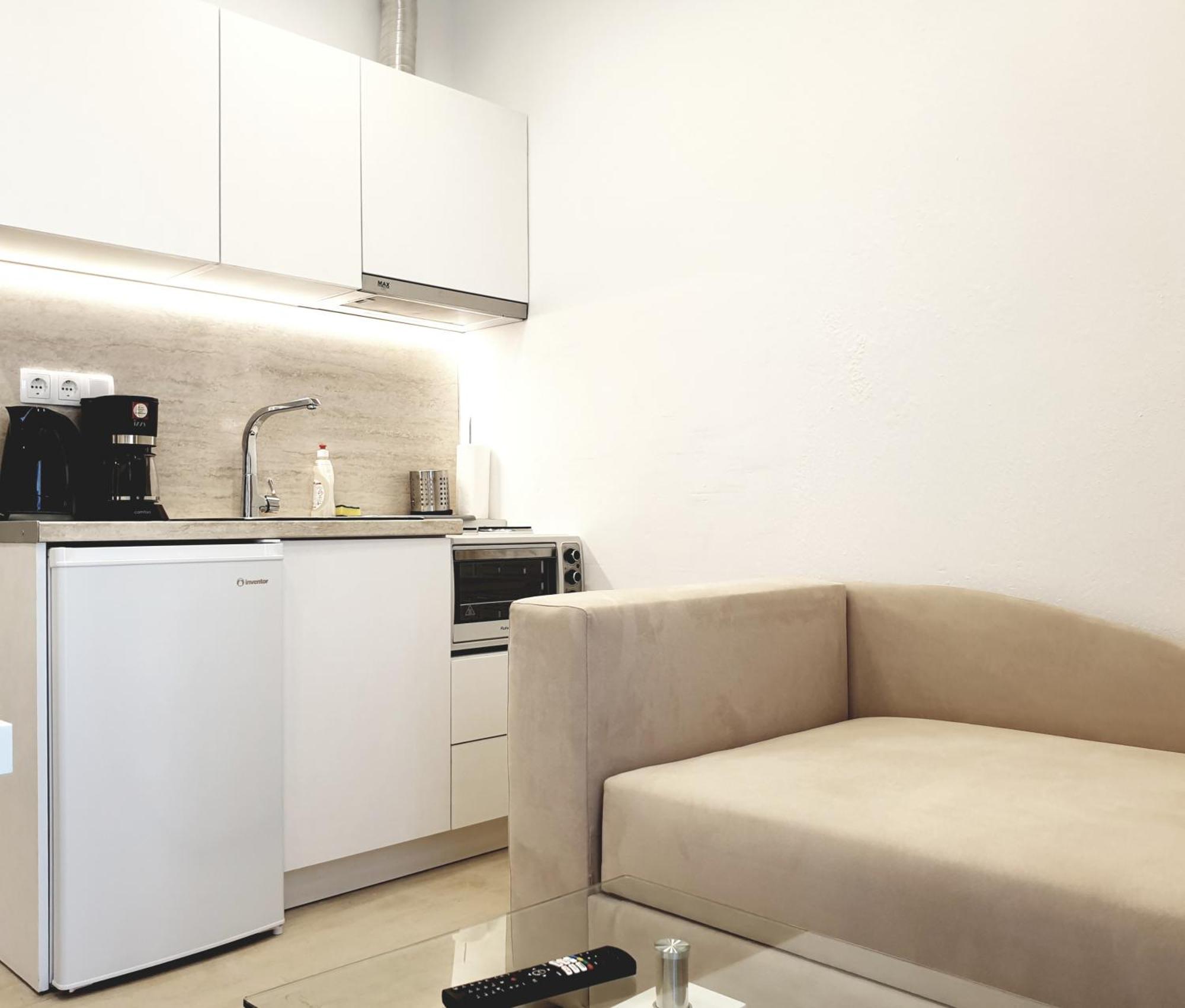 Eantos Studios And Suites Peraía 外观 照片