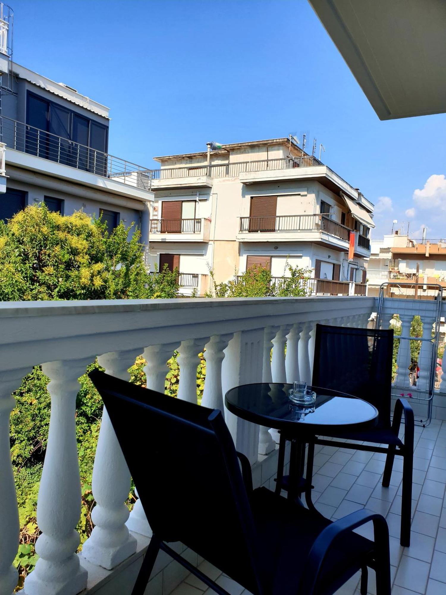 Eantos Studios And Suites Peraía 外观 照片