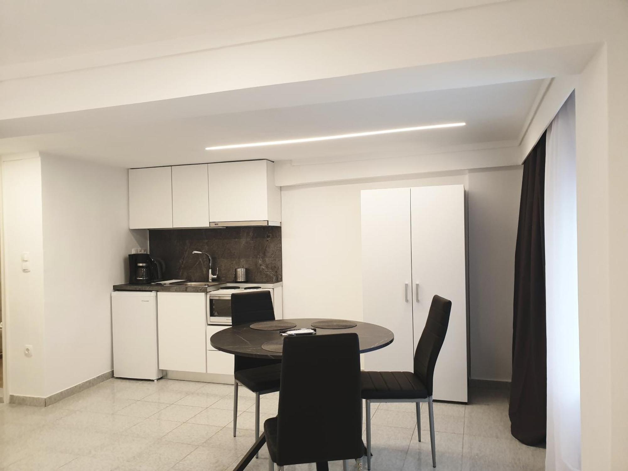 Eantos Studios And Suites Peraía 外观 照片