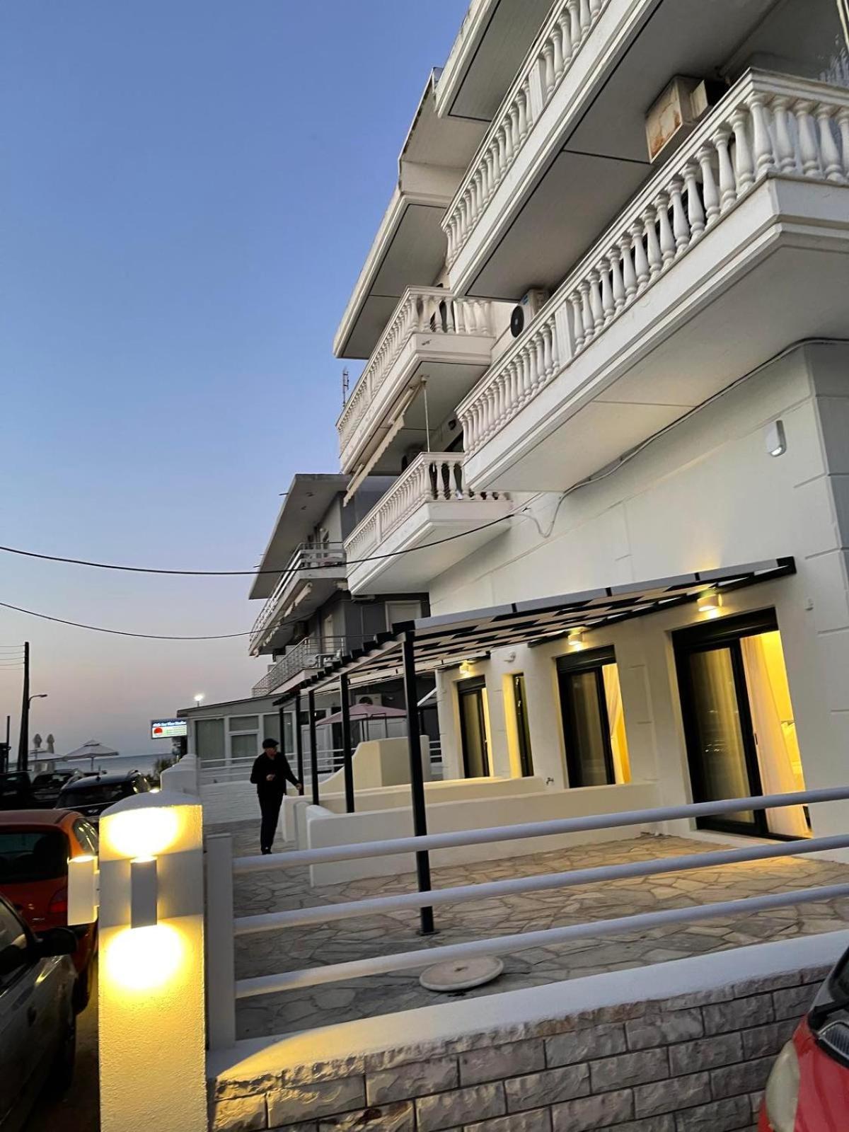 Eantos Studios And Suites Peraía 外观 照片